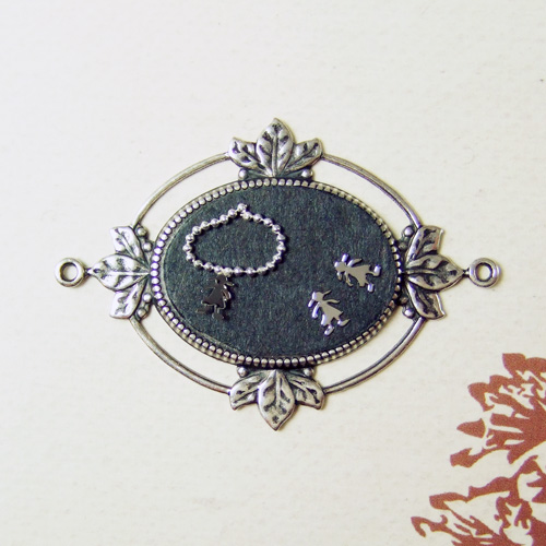 J 1406 Silver Girl Necklace & Earrings Jewelry set 1" scale